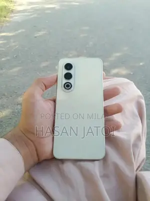 Pre-Owned Compact 10x10 Device with Light Usage