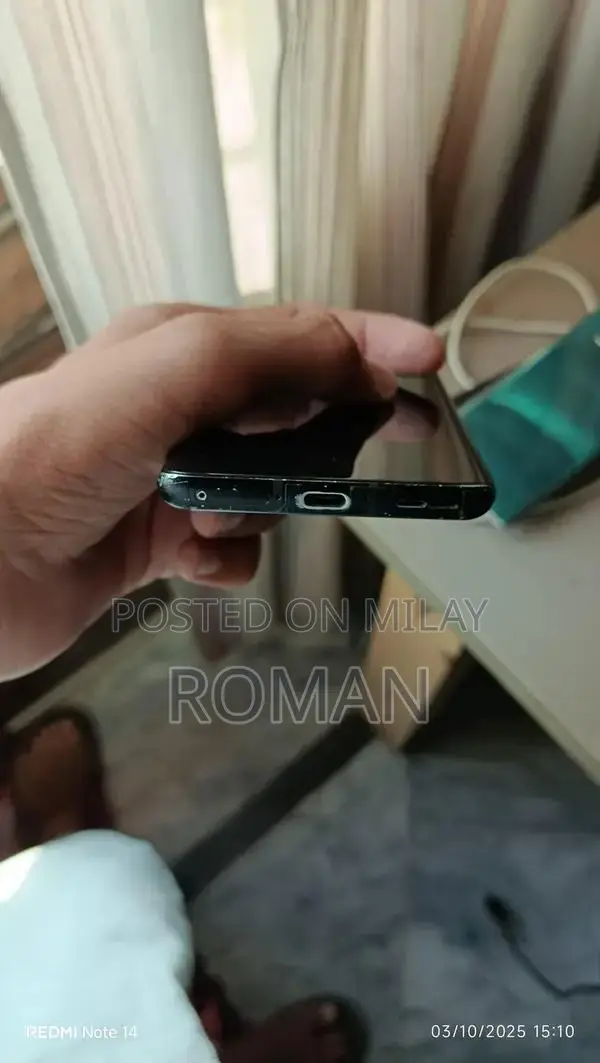 OnePlus 8 Smartphone with Panel Issue, Good Camera and Battery