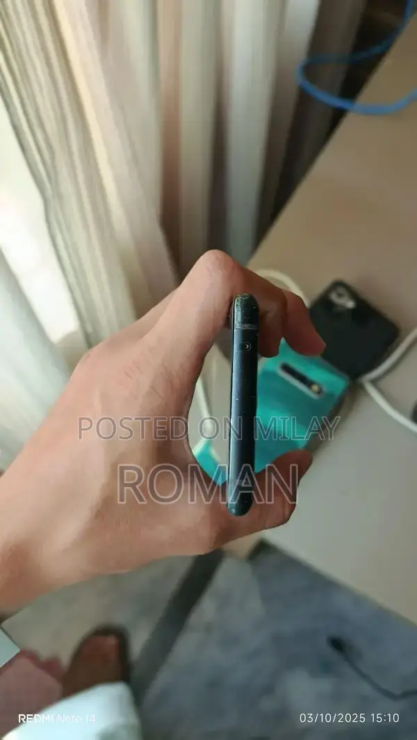 OnePlus 8 Smartphone with Panel Issue, Good Camera and Battery