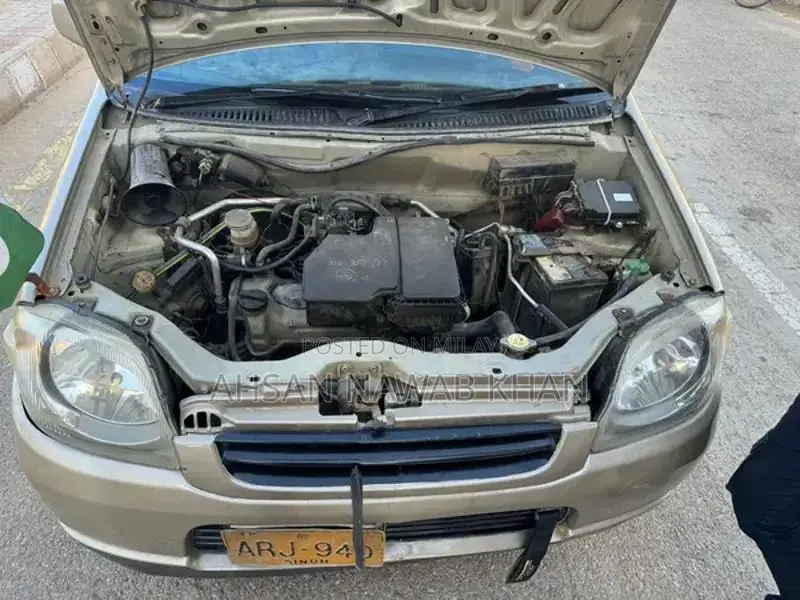 Japanese Kei Compact Vehicle with Body Shower Design