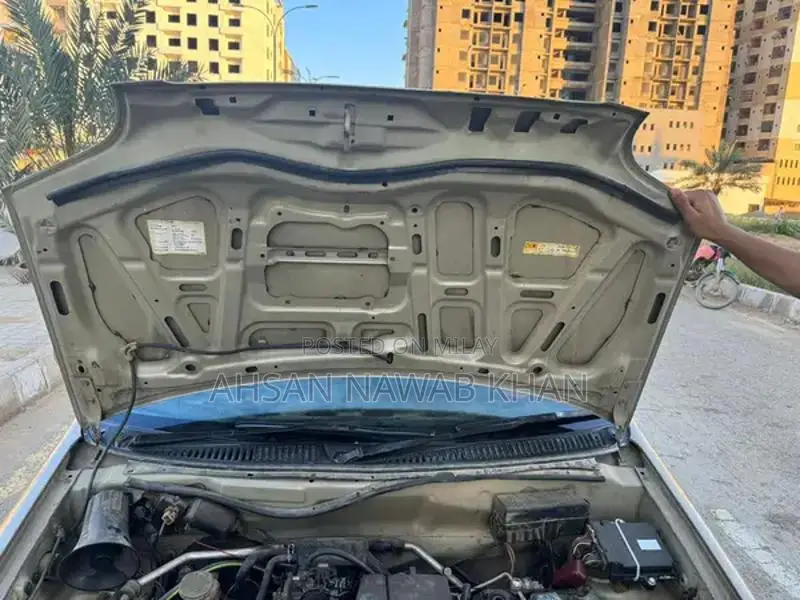 Japanese Kei Compact Vehicle with Body Shower Design