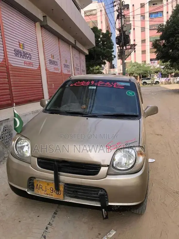 Japanese Kei Compact Vehicle with Body Shower Design