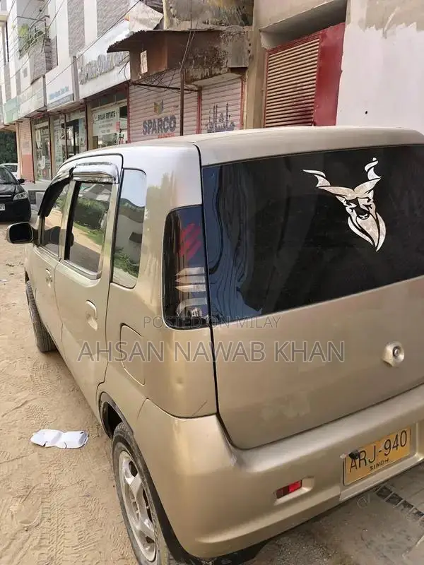 Japanese Kei Compact Vehicle with Body Shower Design