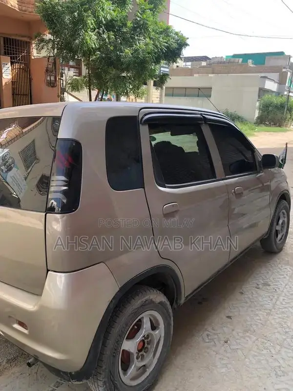 Japanese Kei Compact Vehicle with Body Shower Design