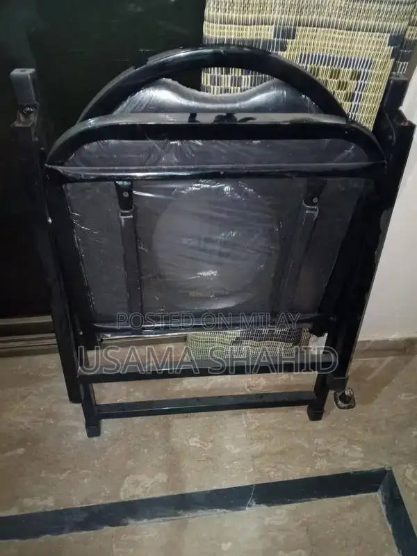 Folding Commode Chair with Comfortable Foam Seat