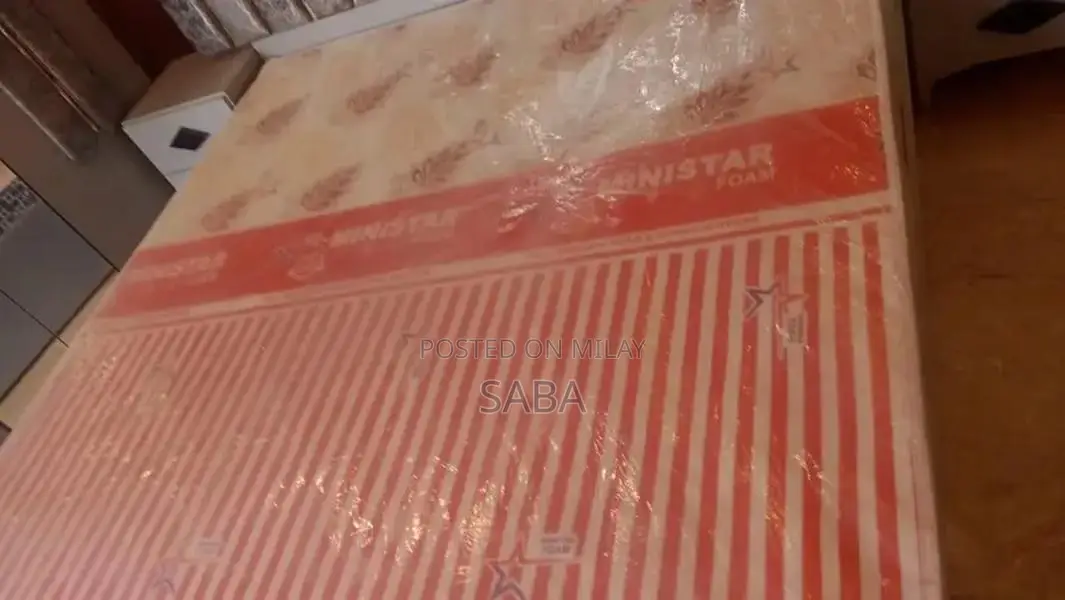 Untouch Bedroom Set with Modern Mattress and Furnishings