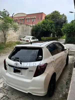 Toyota Vitz Jewela 1 Hatchback with Alloy Rims