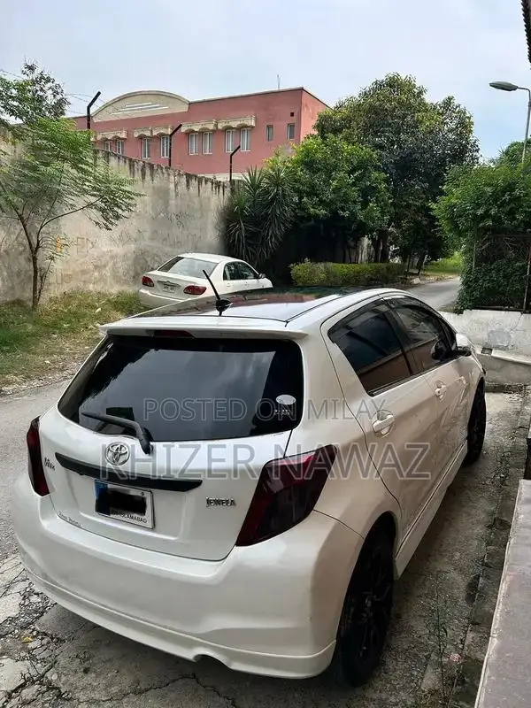 Toyota Vitz Jewela 1 Hatchback with Alloy Rims
