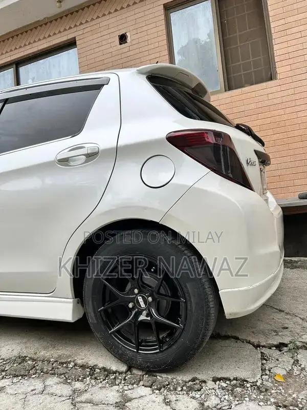 Toyota Vitz Jewela 1 Hatchback with Alloy Rims