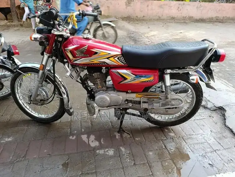 Honda 125cc Motorcycle - Near Mint Condition