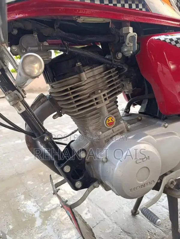 Honda 125cc Motorcycle - Near Mint Condition
