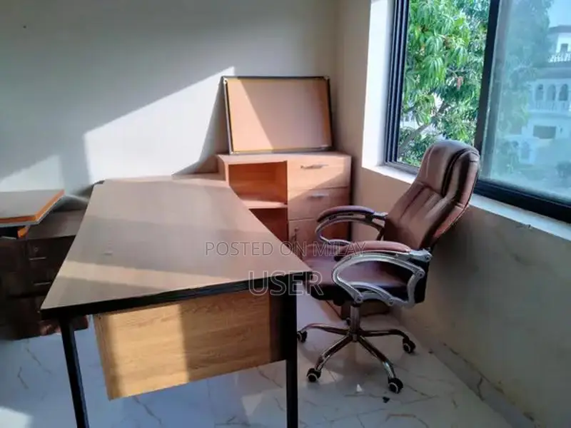 Office Furniture Set with Chairs and Tables
