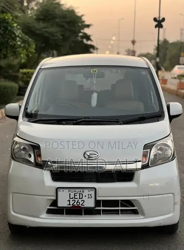 Daihatsu Move Compact MPV Pearl White