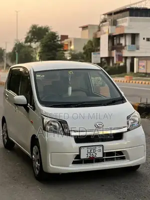 Daihatsu Move Compact MPV Pearl White