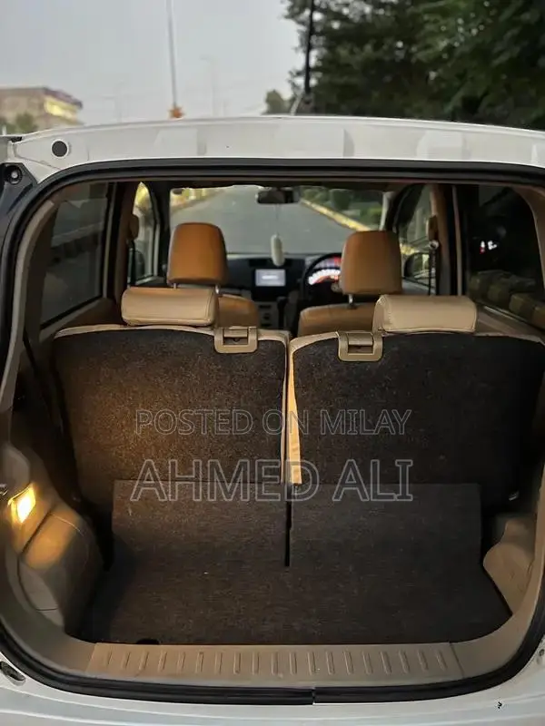 Daihatsu Move Compact MPV Pearl White