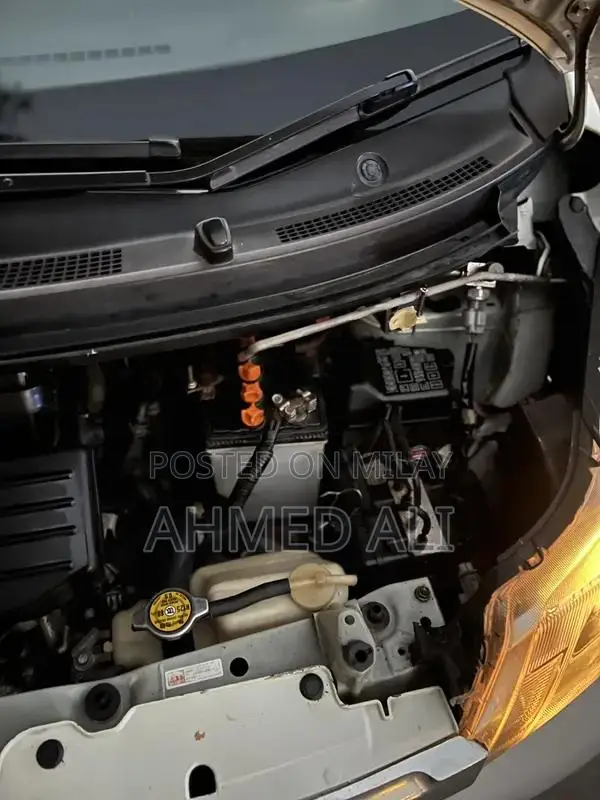 Daihatsu Move Compact MPV Pearl White