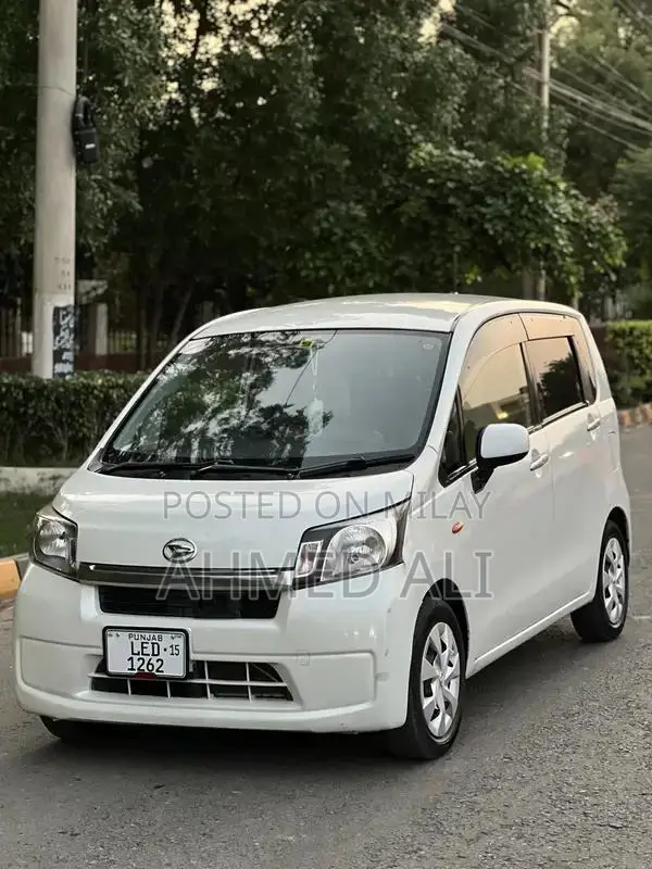 Daihatsu Move Compact MPV Pearl White