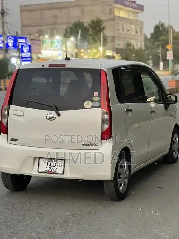 Daihatsu Move Compact MPV Pearl White