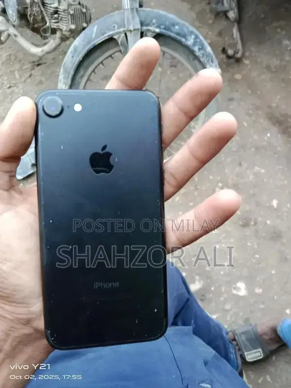 Apple iPhone 7 32GB Unlocked Smartphone