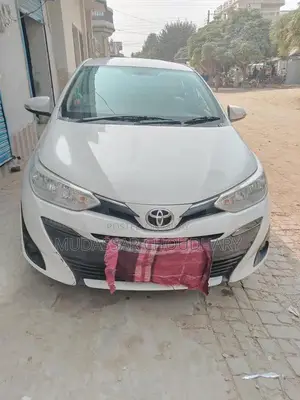 Photo - Toyota Corolla Yaris Compact Sedan