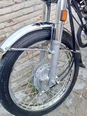 Photo - 125cc Motorcycle in Excellent Condition - Low Mileage