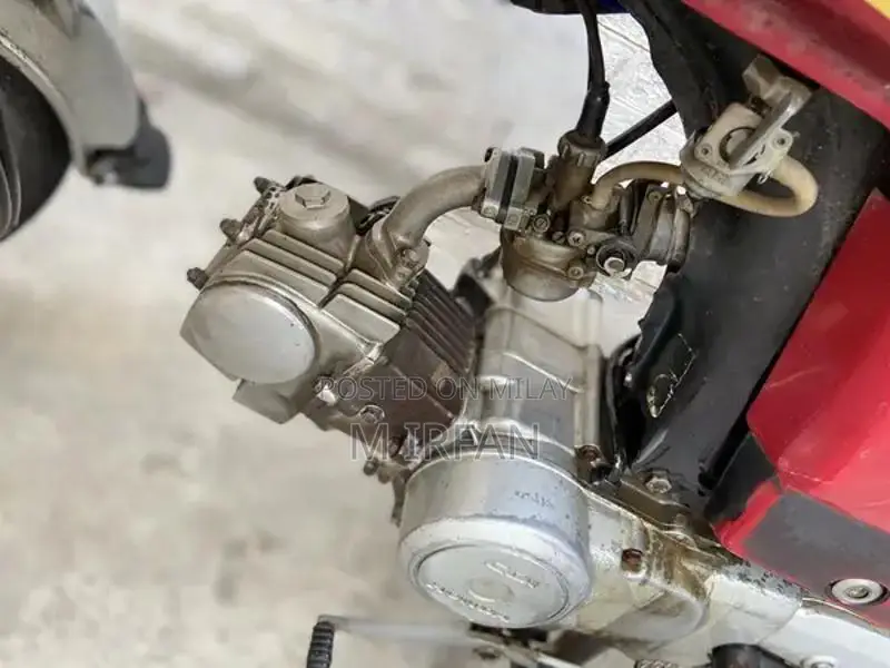 Honda CD70 Motorcycle - Classic Road Bike