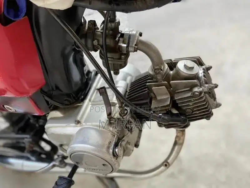 Honda CD70 Motorcycle - Classic Road Bike