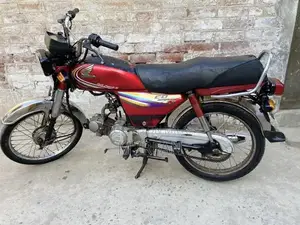 Honda CD70 Motorcycle - Classic Road Bike