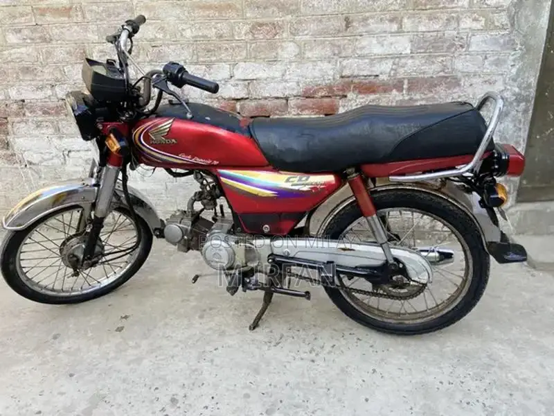Honda CD70 Motorcycle - Classic Road Bike