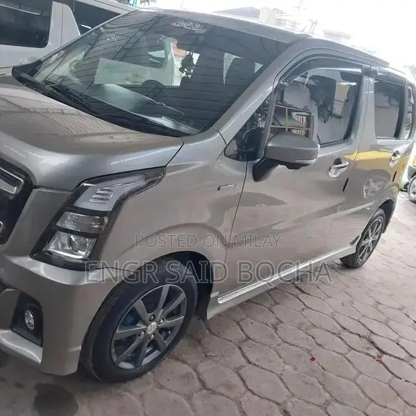 Two-Piece Spray Engine and Gear Vehicle with Battery