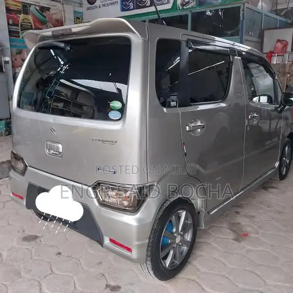 Two-Piece Spray Engine and Gear Vehicle with Battery