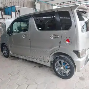 Two-Piece Spray Engine and Gear Vehicle with Battery