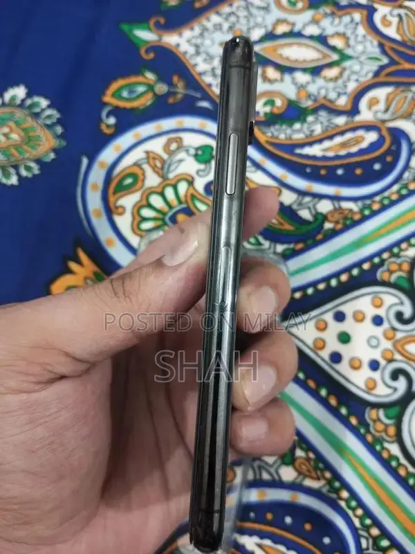 Factory Unlocked iPhone XS 64GB Smartphone