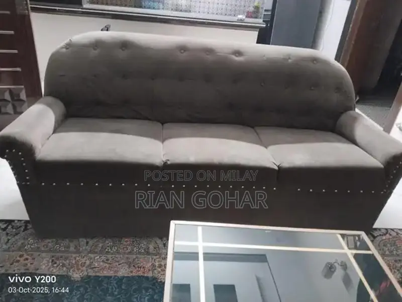 Spacious 6 Seater Living Room Sofa Set