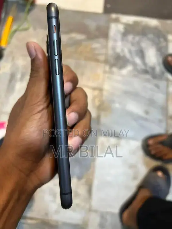 Apple iPhone 11 64GB Smartphone with Face ID