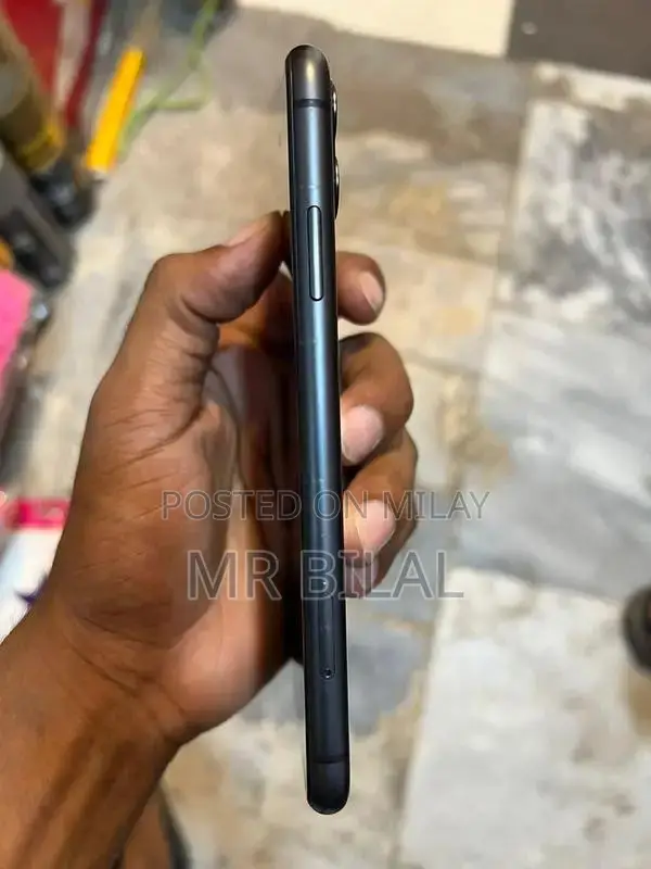 Apple iPhone 11 64GB Smartphone with Face ID