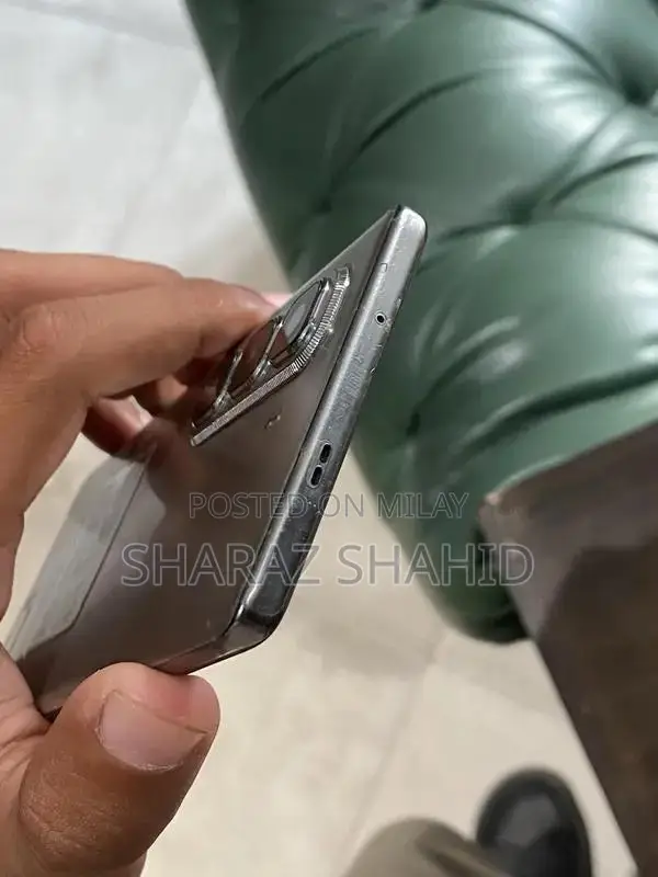 High-Performance Smartphone with Dual RAM and Large Storage