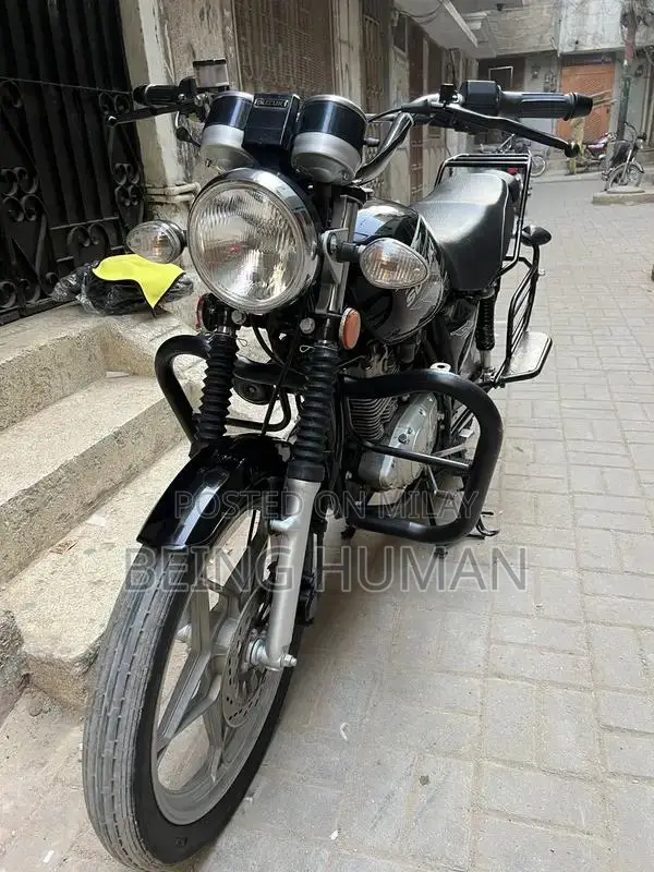 Suzuki GS 150 SE Motorcycle - Reliable Single Cylinder Bike