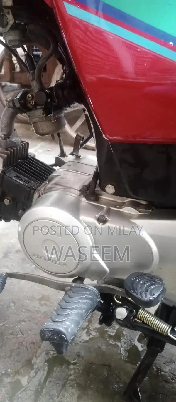 Honda CD 70 Motorcycle - Reliable Commuter Bike