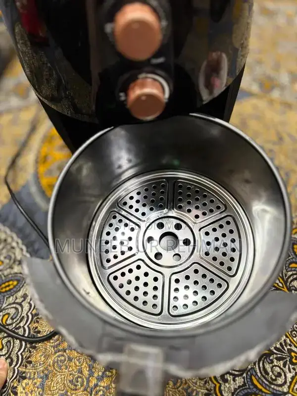 Like-New Compact Air Fryer - Barely Used Kitchen Appliance