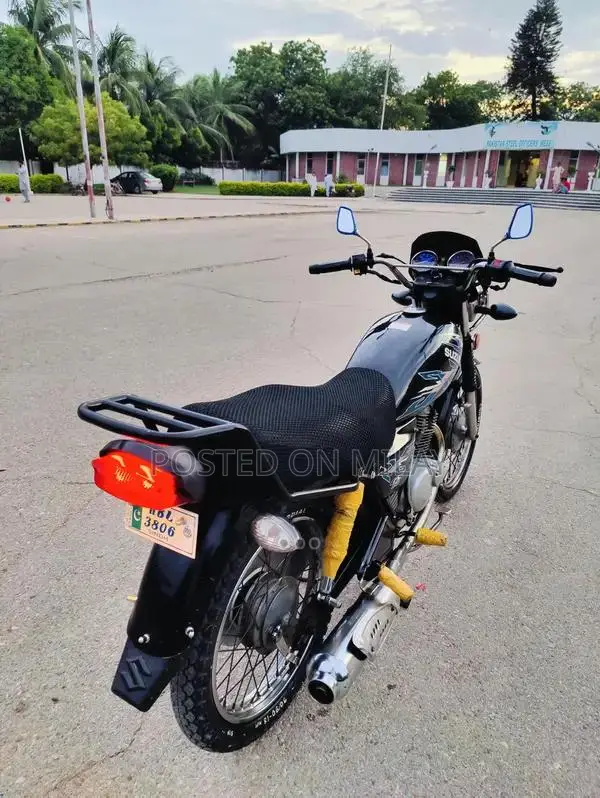 Suzuki 150cc Motorcycle with Self-Start and New Tires