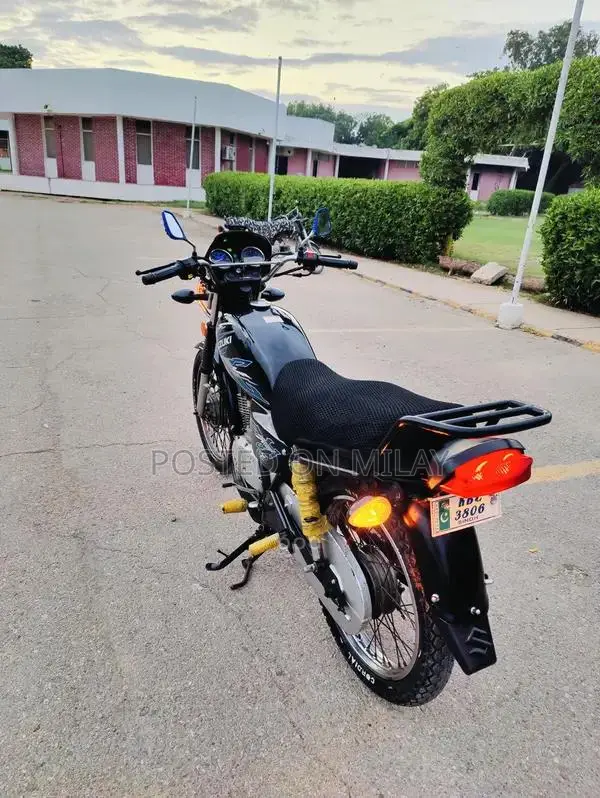 Suzuki 150cc Motorcycle with Self-Start and New Tires
