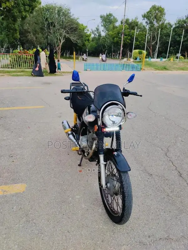 Suzuki 150cc Motorcycle with Self-Start and New Tires