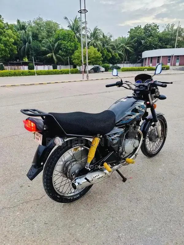 Suzuki 150cc Motorcycle with Self-Start and New Tires