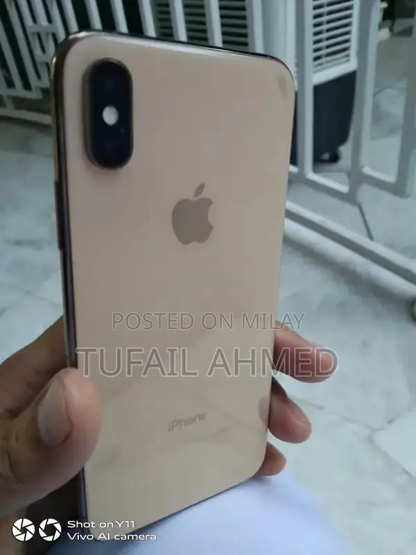 Apple iPhone Xs 64GB - Like New, Excellent Condition, Original Accesso