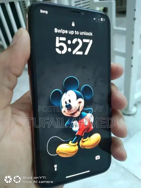 Apple iPhone Xs 64GB - Like New, Excellent Condition, Original Accesso