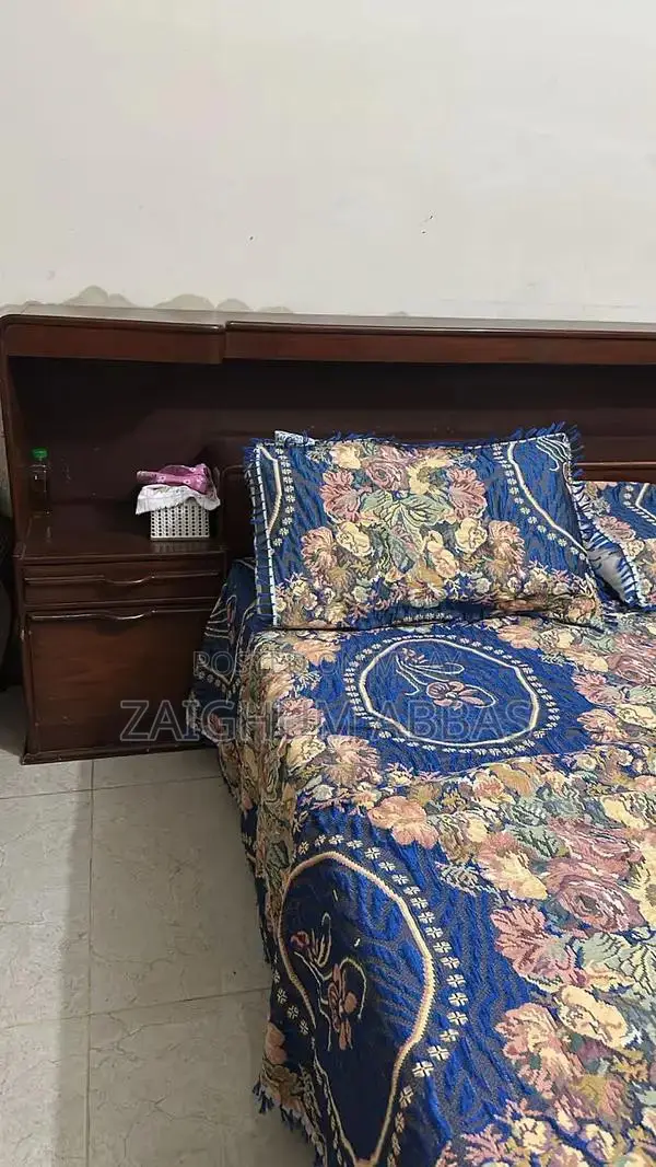 Wooden Decorative Item in Excellent Condition, High-Quality Craftsmans