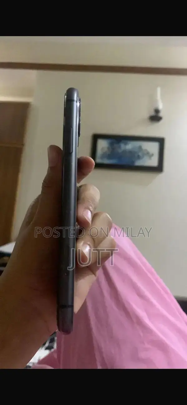 Apple iPhone 11 64GB Black - Good Condition, Face ID Working