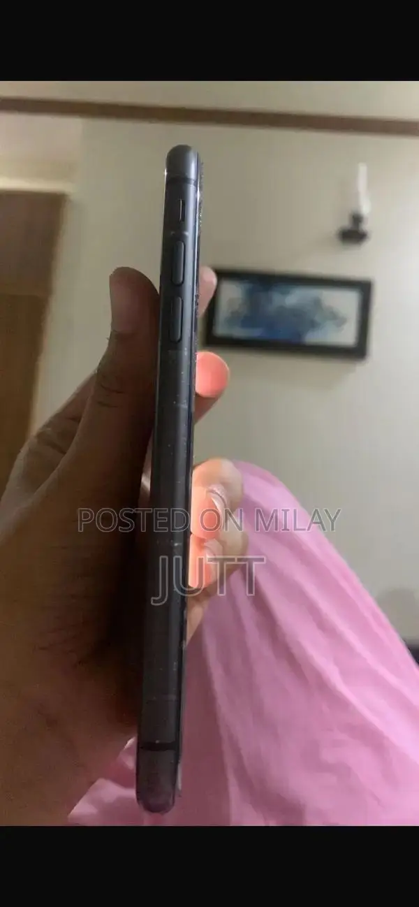 Apple iPhone 11 64GB Black - Good Condition, Face ID Working