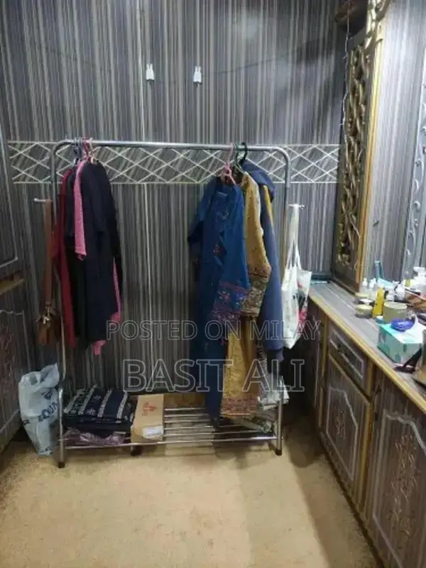 Heavy-Duty Silver Iron Cloth Hanging Clip, 48" x 60" Single Piece